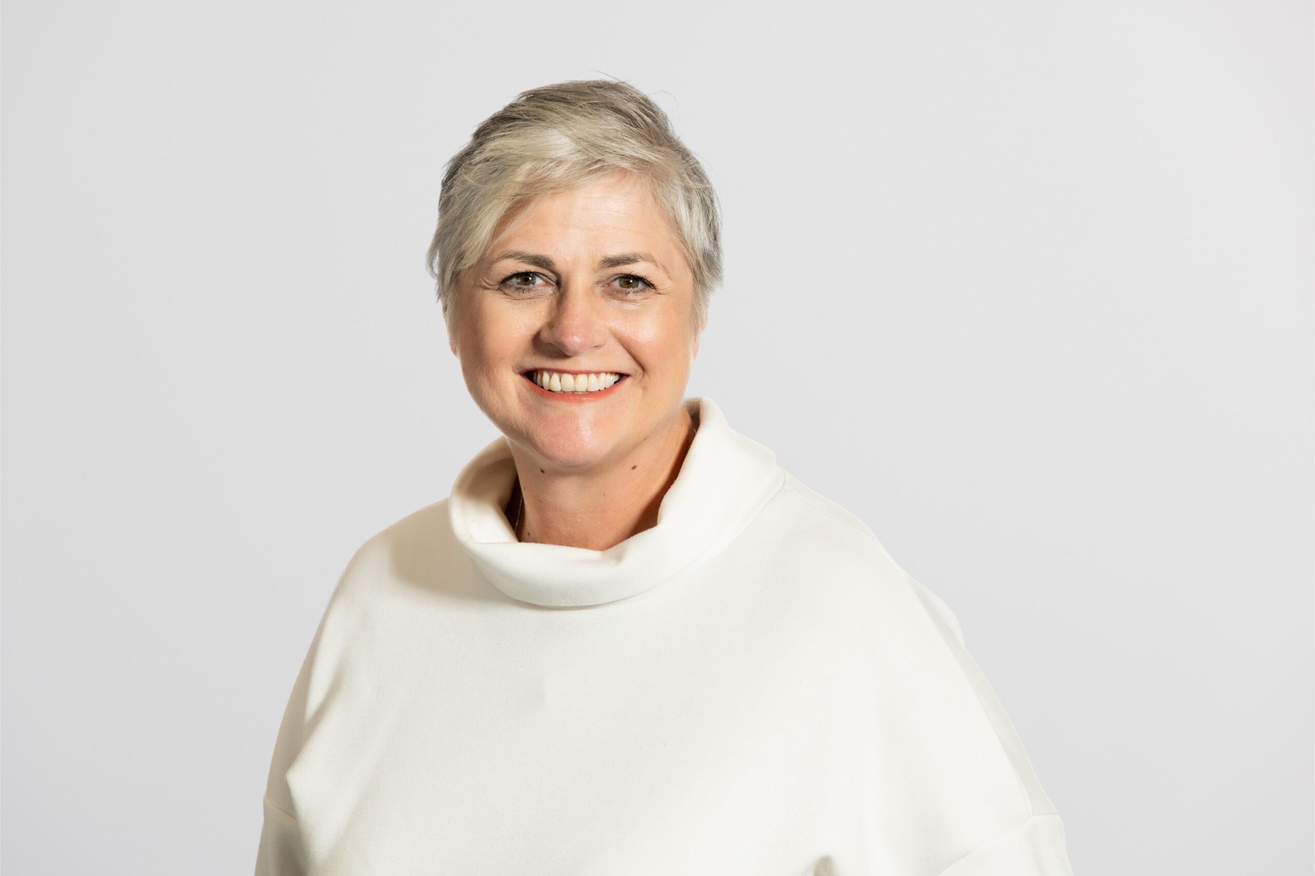 You are currently viewing Annette Toth