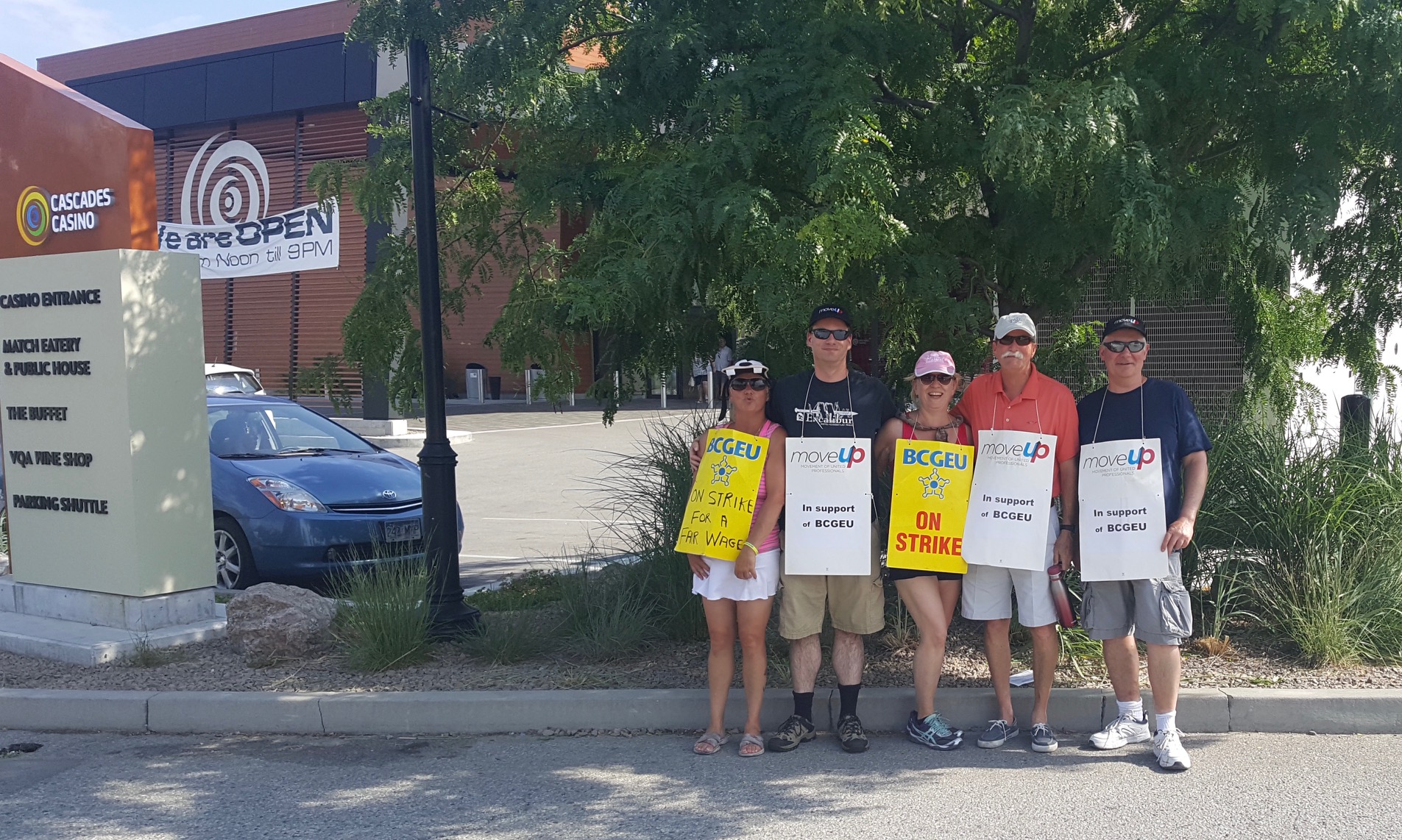 MoveUP surveillance workers supporting BCGEU