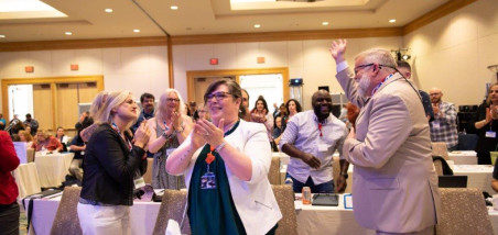 David Black receives a standing ovation from delegates at the 2022 COPE SEPB Convention